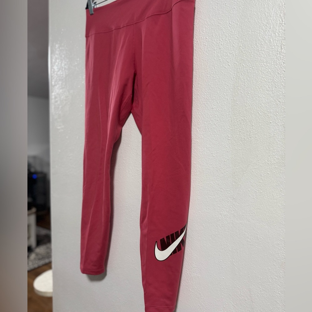 Women’s Nike XL Burgundy Leggings